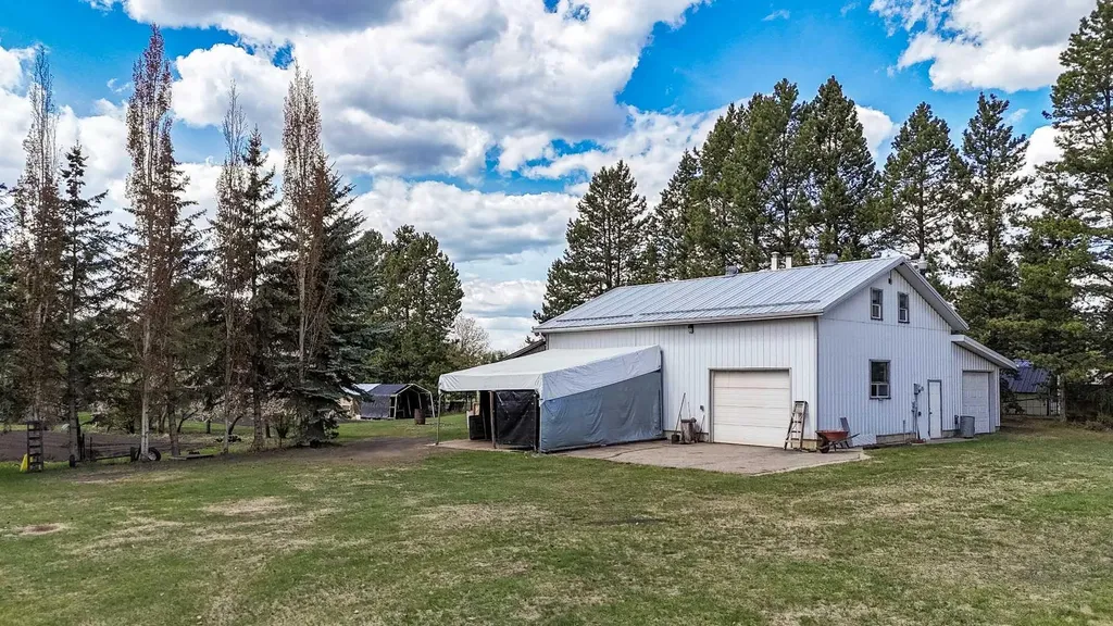 39508B Rr271 Rural Lacombe County AB T0M0J0