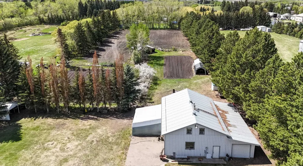 39508B Rr271 Rural Lacombe County AB T0M0J0
