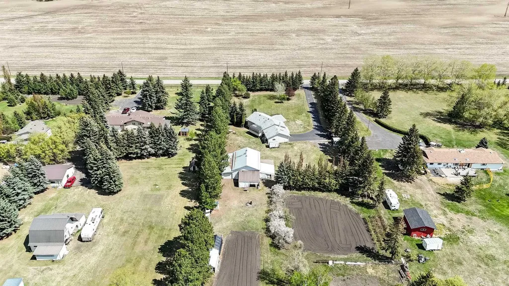 39508B Rr271 Rural Lacombe County AB T0M0J0