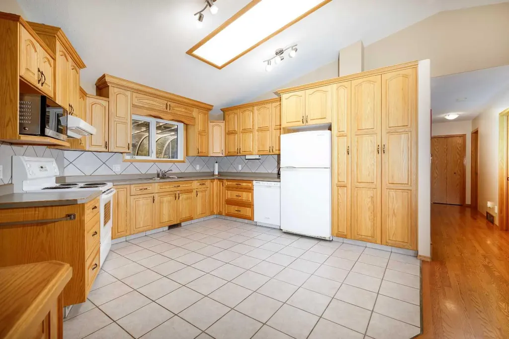 39508B Rr271 Rural Lacombe County AB T0M0J0