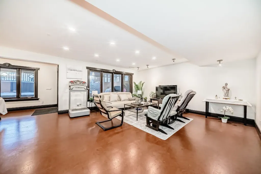 1840 Westmount Boulevard NW Calgary AB T2N 3G8