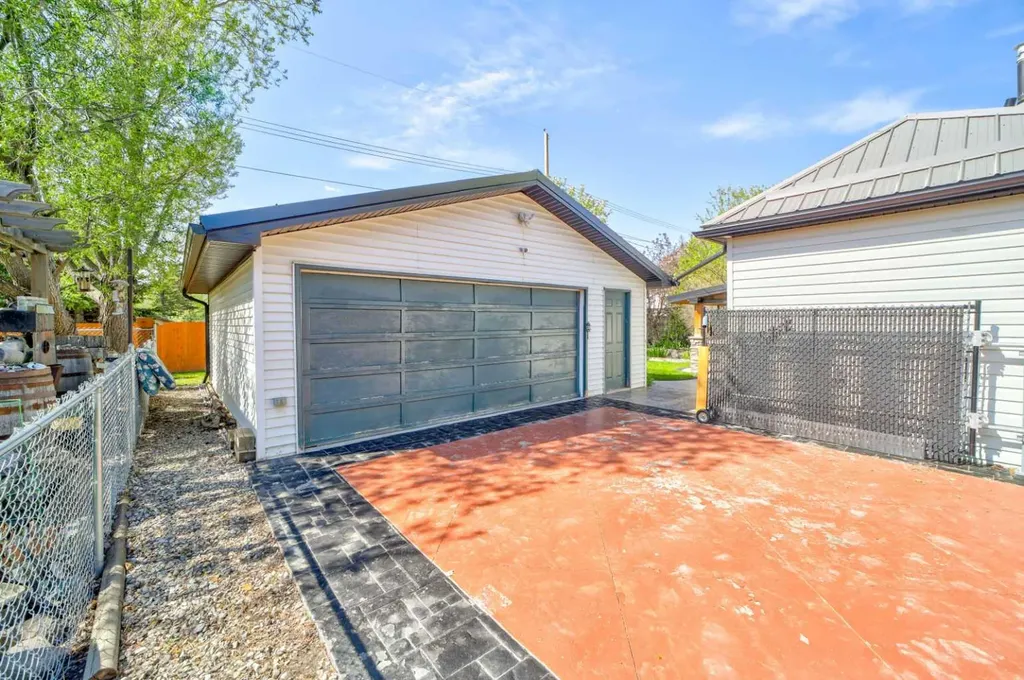 2401 210 Street Bellevue AB T0K 0C0