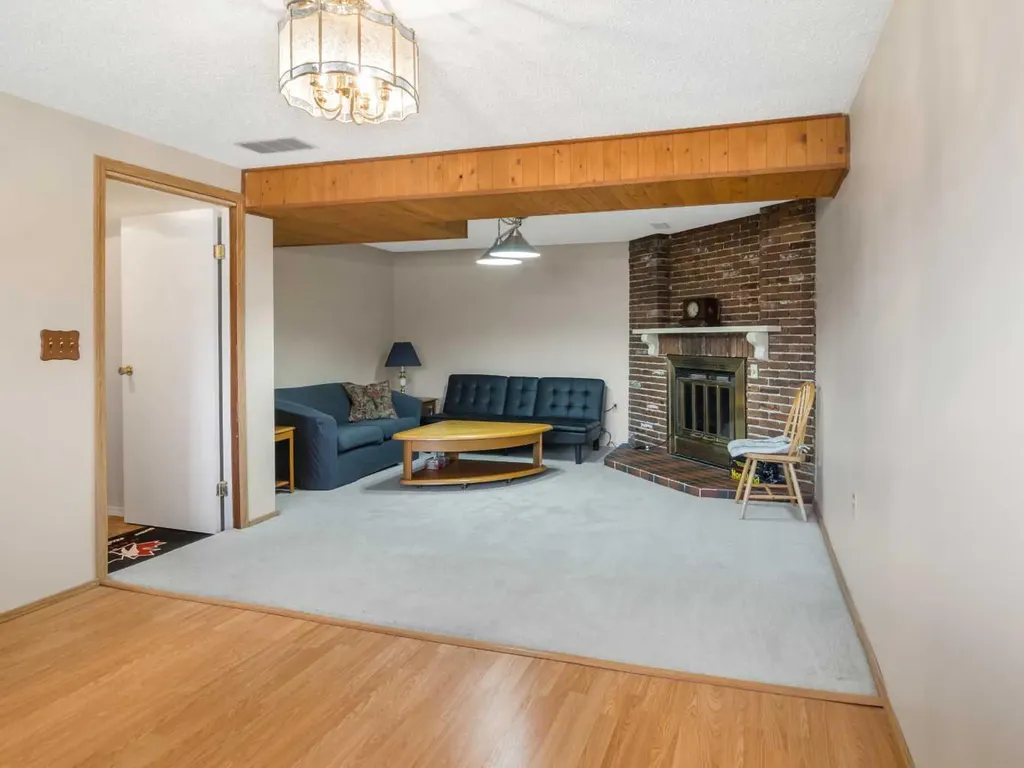 93 Crawford Street Red Deer AB T4P 2G4