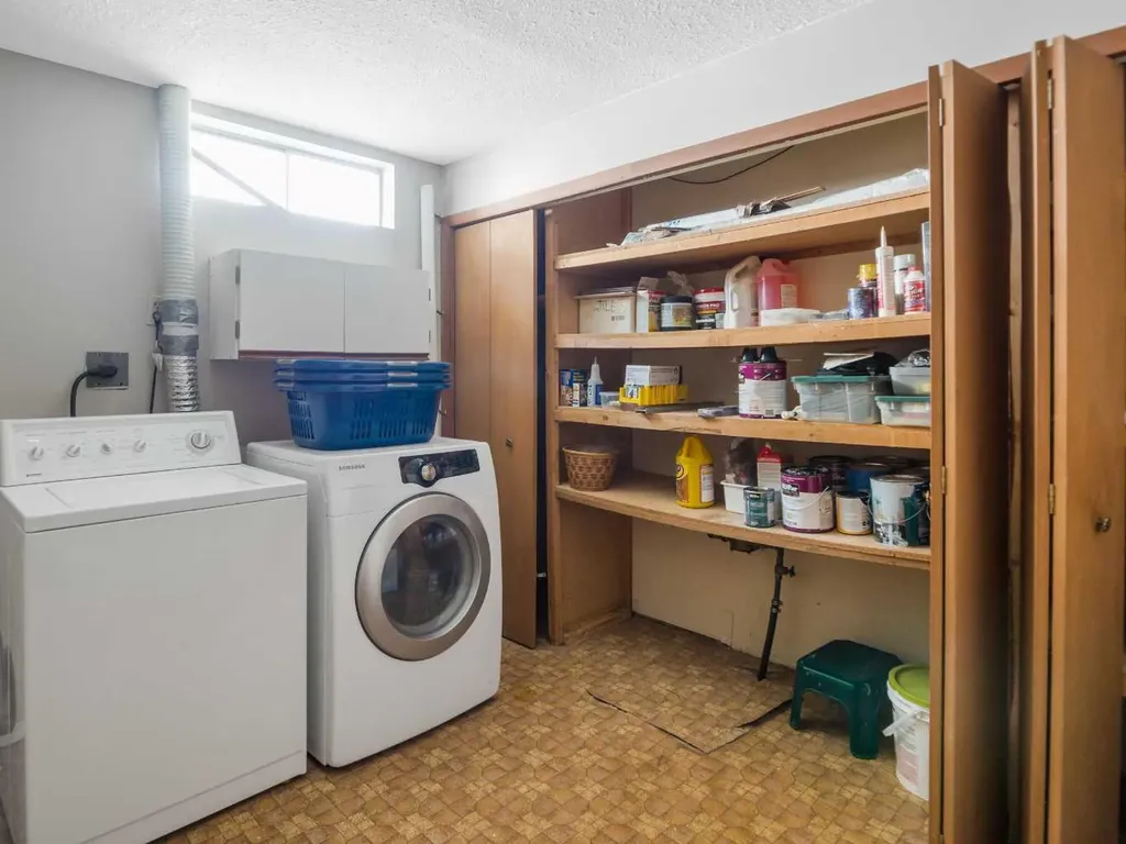 93 Crawford Street Red Deer AB T4P 2G4