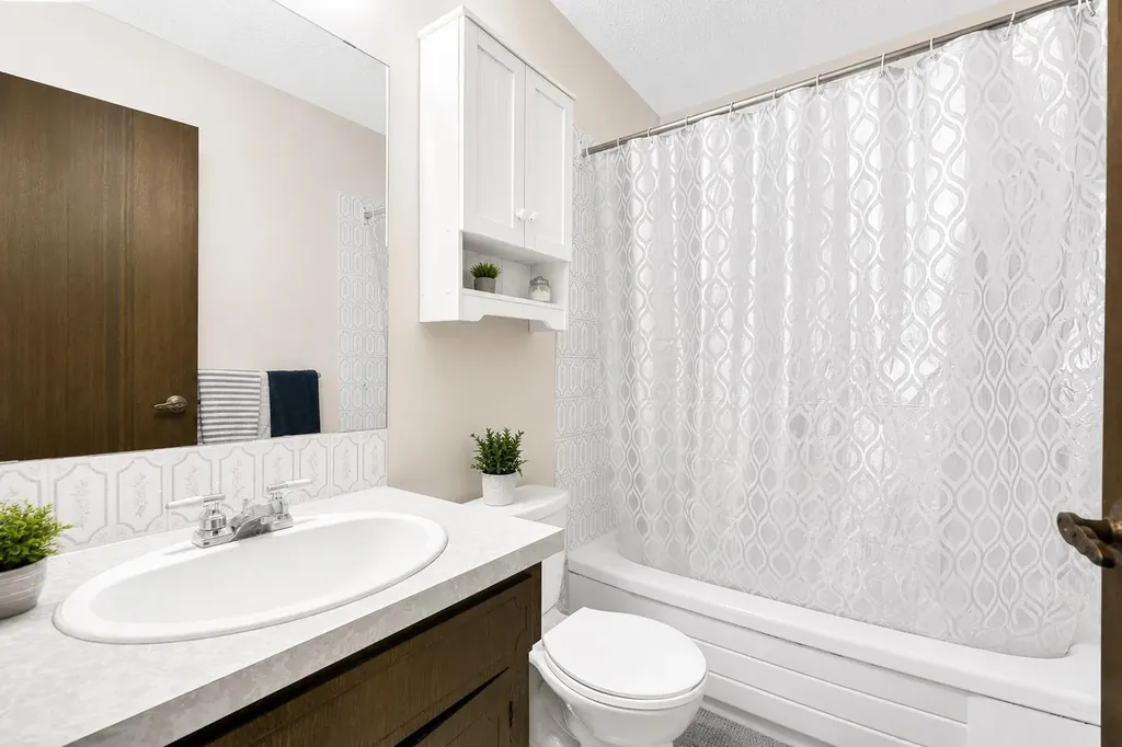 140 Dalhousie Road NW Calgary AB T3A 2H1