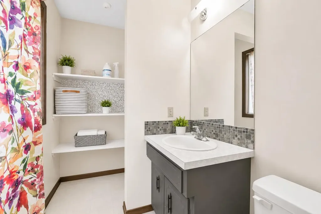 140 Dalhousie Road NW Calgary AB T3A 2H1