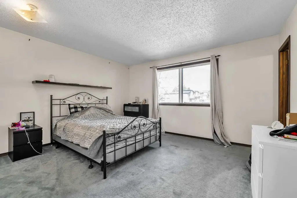 140 Dalhousie Road NW Calgary AB T3A 2H1