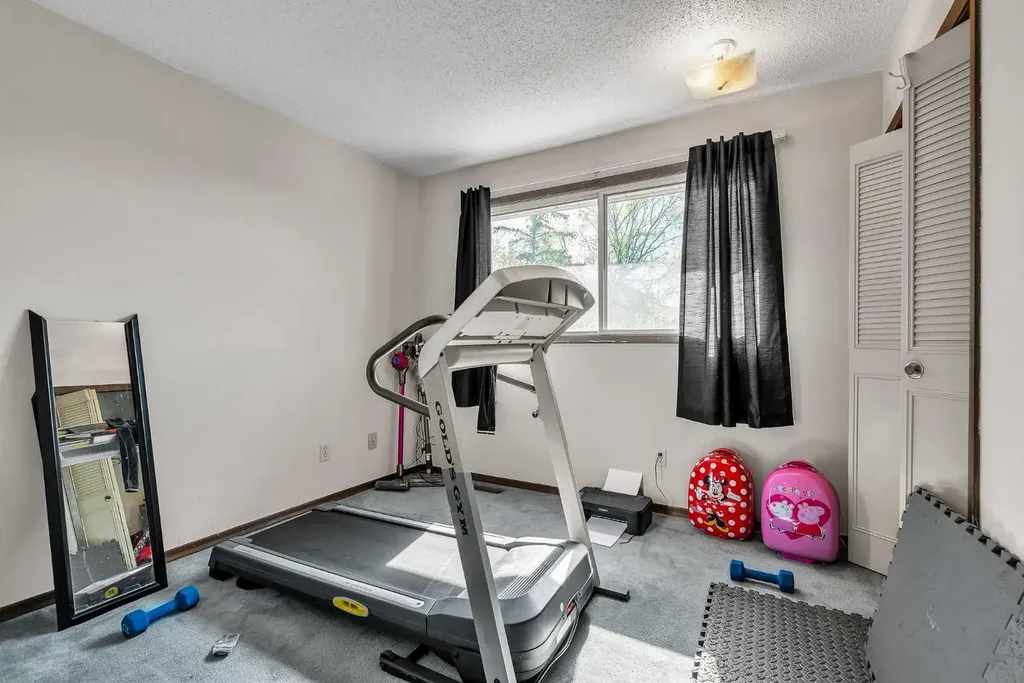 140 Dalhousie Road NW Calgary AB T3A 2H1
