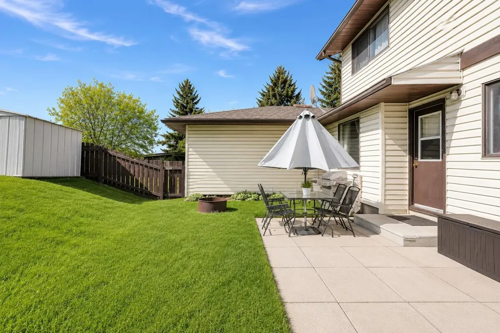 140 Dalhousie Road NW Calgary AB T3A 2H1