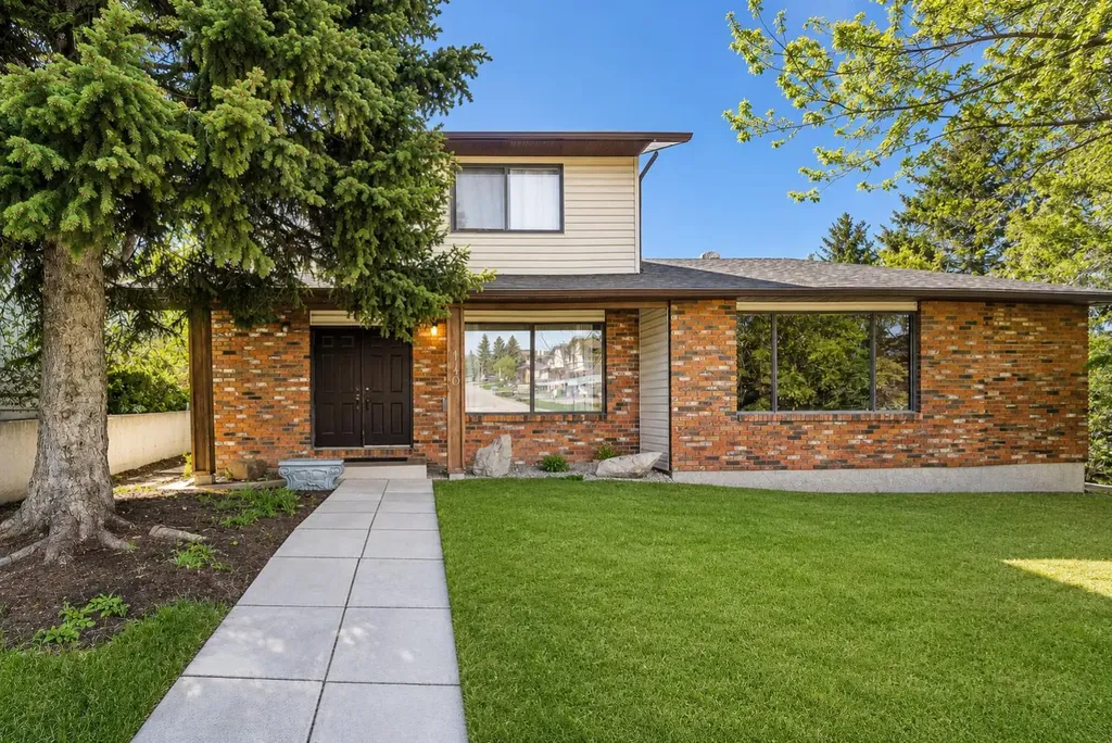 140 Dalhousie Road NW Calgary AB T3A 2H1