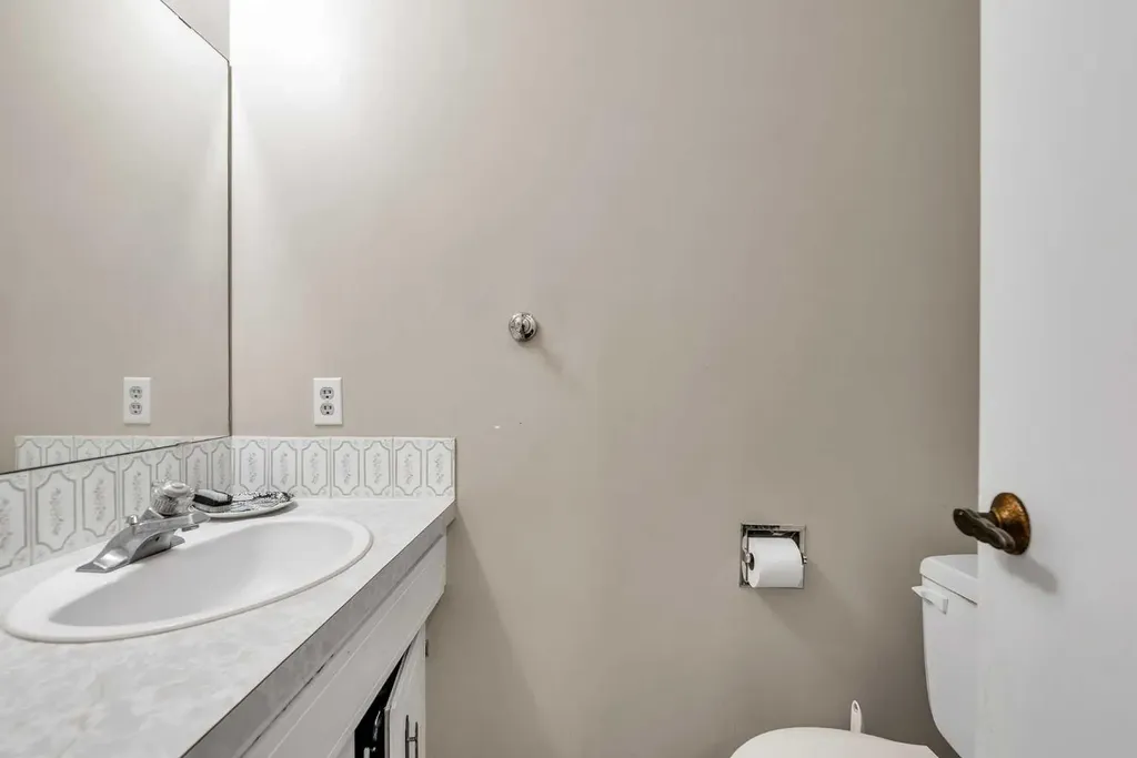 140 Dalhousie Road NW Calgary AB T3A 2H1