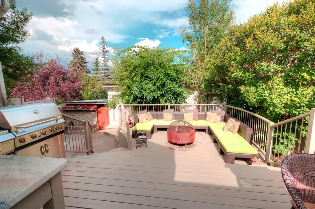 1604 Scotland Street SW Calgary AB T3C 2L5