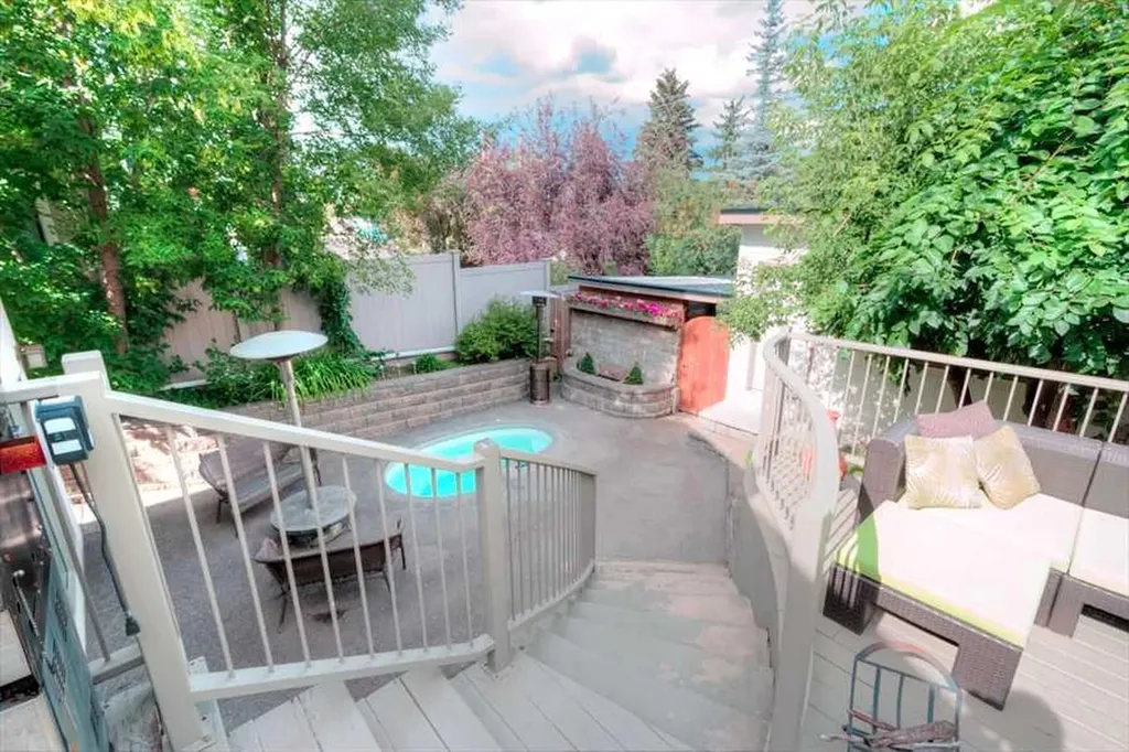 1604 Scotland Street SW Calgary AB T3C 2L5