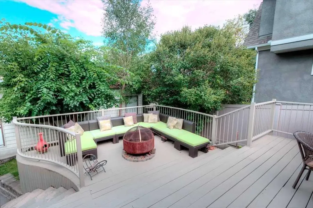1604 Scotland Street SW Calgary AB T3C 2L5