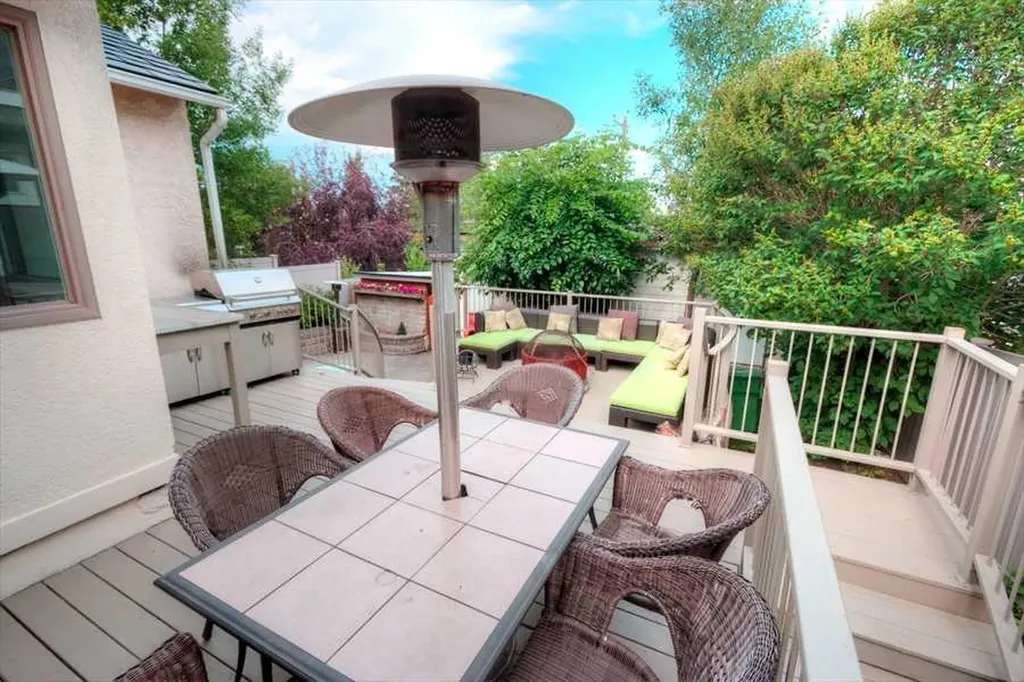 1604 Scotland Street SW Calgary AB T3C 2L5
