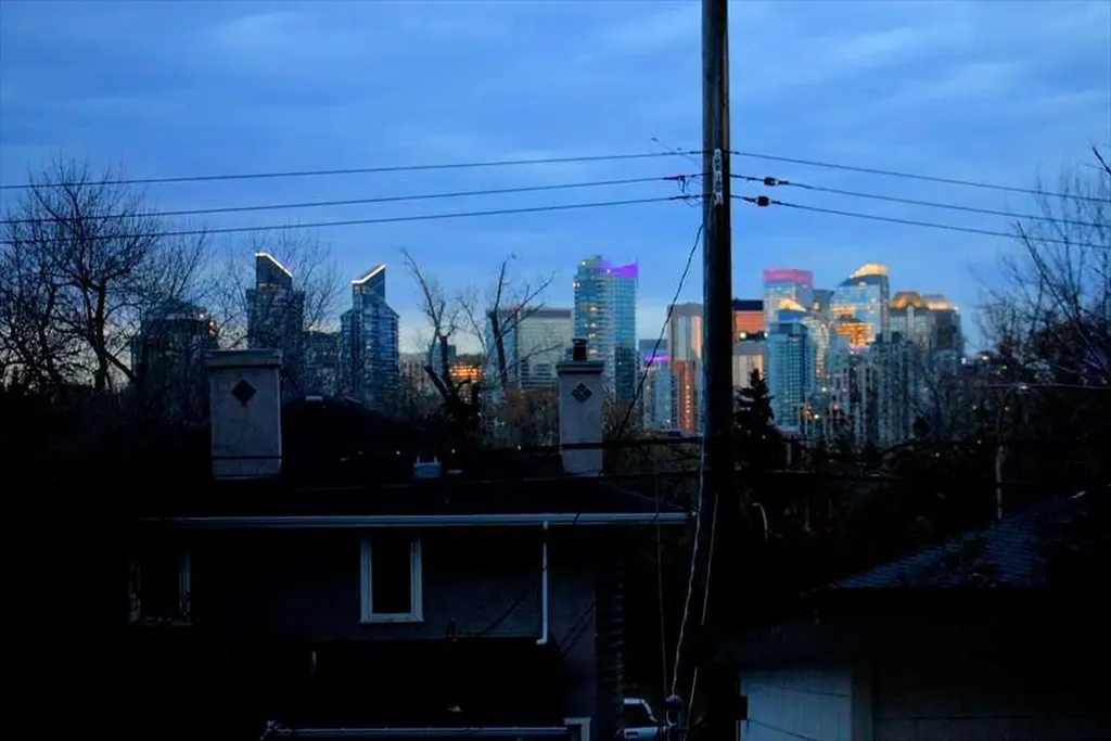1604 Scotland Street SW Calgary AB T3C 2L5