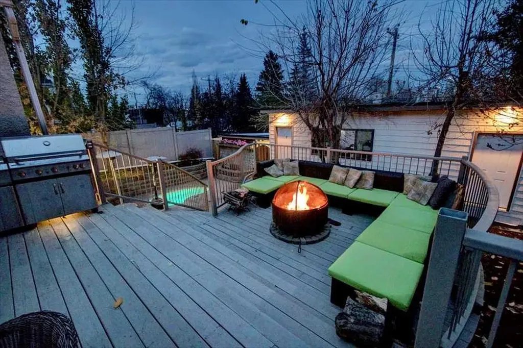 1604 Scotland Street SW Calgary AB T3C 2L5