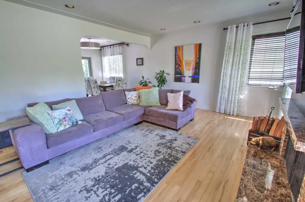 1604 Scotland Street SW Calgary AB T3C 2L5