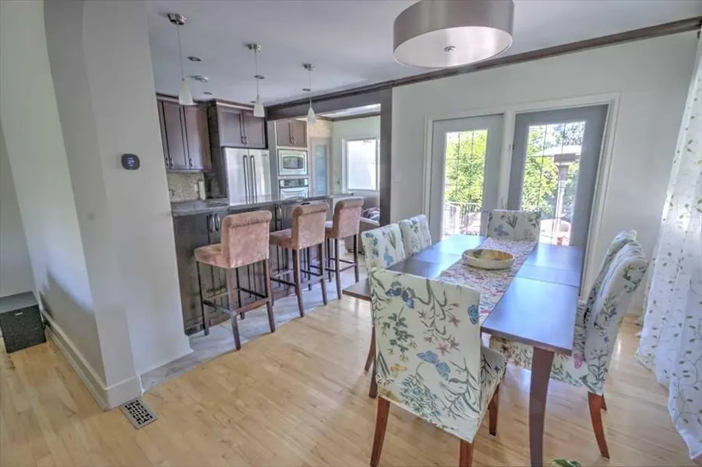 1604 Scotland Street SW Calgary AB T3C 2L5