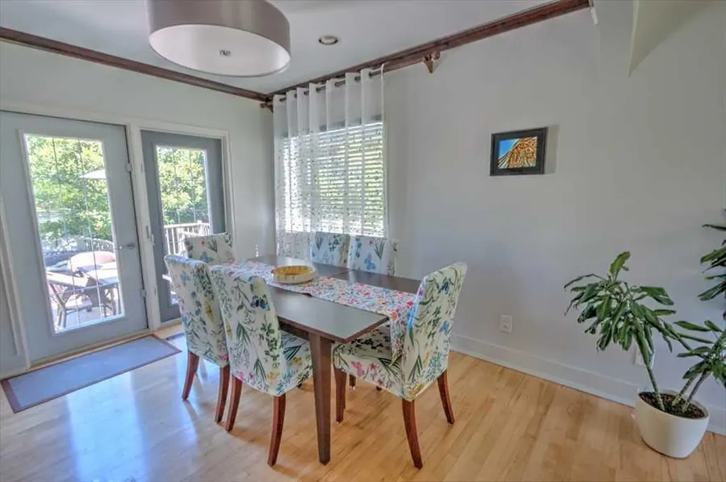1604 Scotland Street SW Calgary AB T3C 2L5