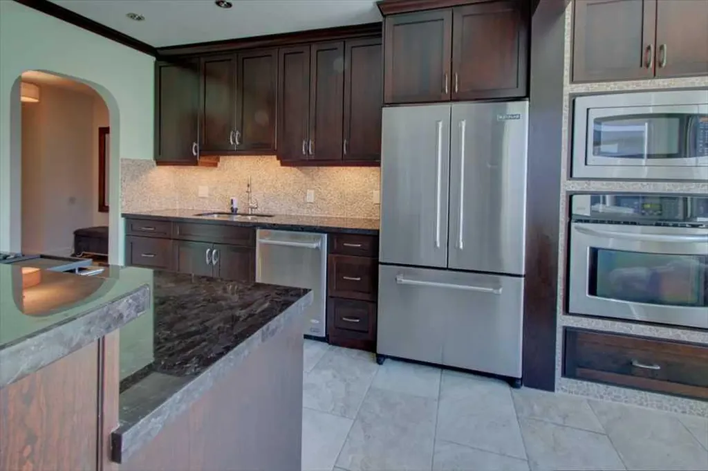 1604 Scotland Street SW Calgary AB T3C 2L5