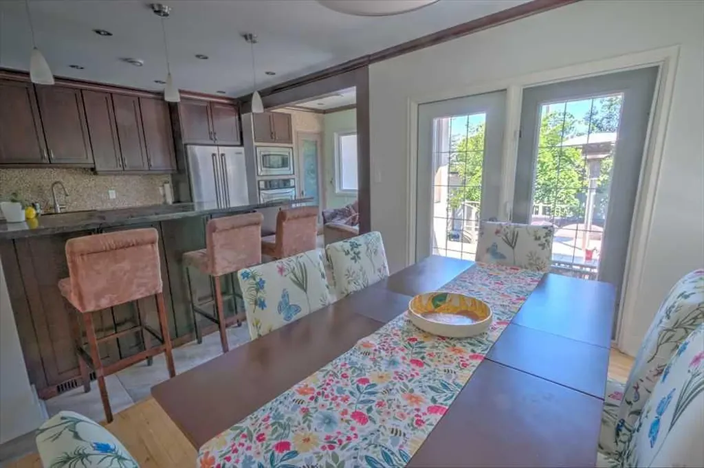 1604 Scotland Street SW Calgary AB T3C 2L5