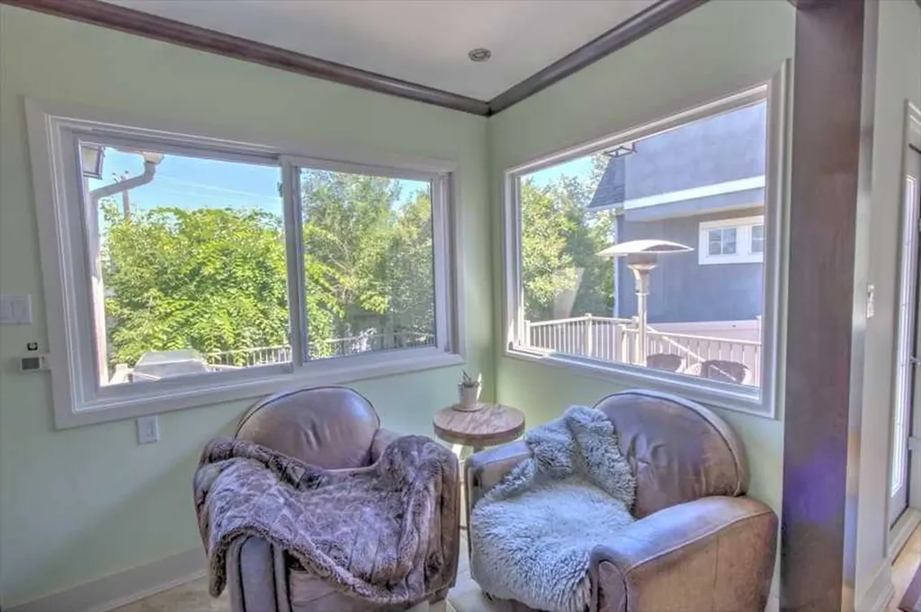 1604 Scotland Street SW Calgary AB T3C 2L5