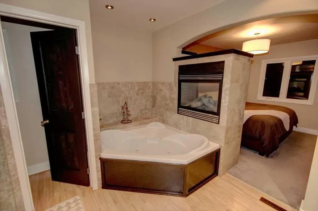 1604 Scotland Street SW Calgary AB T3C 2L5