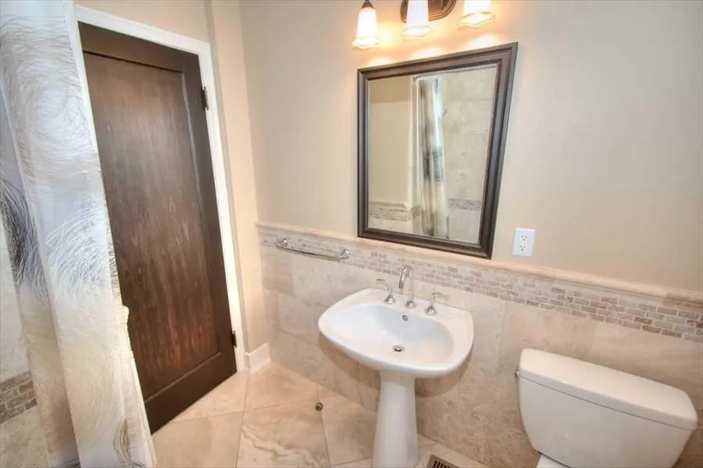1604 Scotland Street SW Calgary AB T3C 2L5