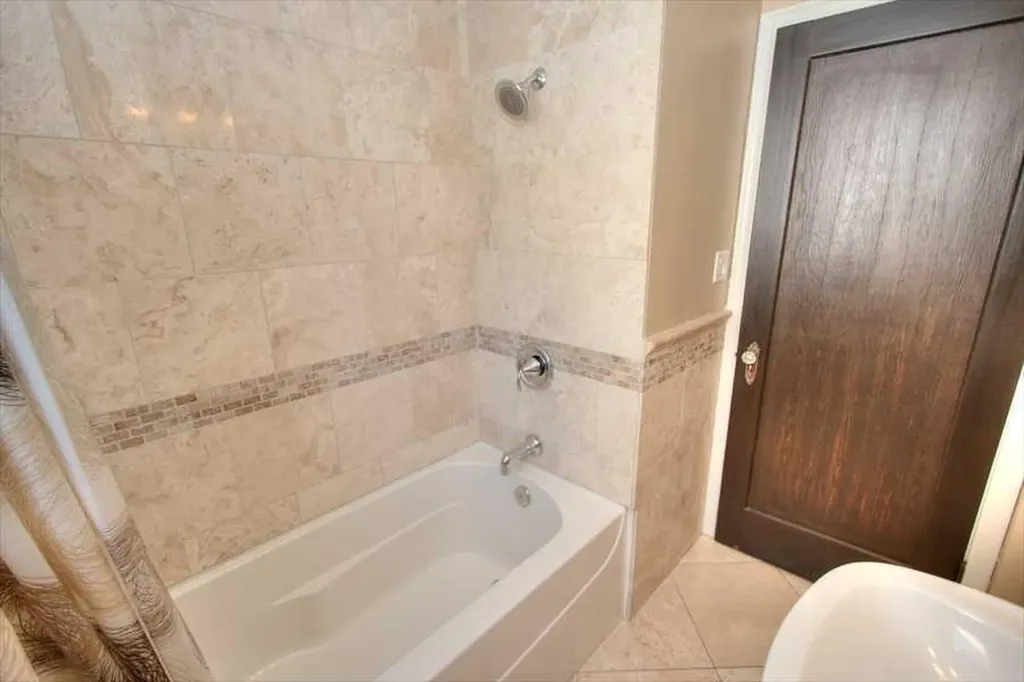 1604 Scotland Street SW Calgary AB T3C 2L5