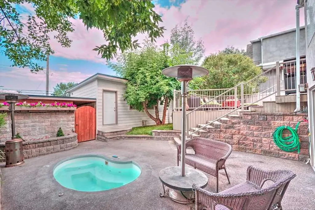 1604 Scotland Street SW Calgary AB T3C 2L5
