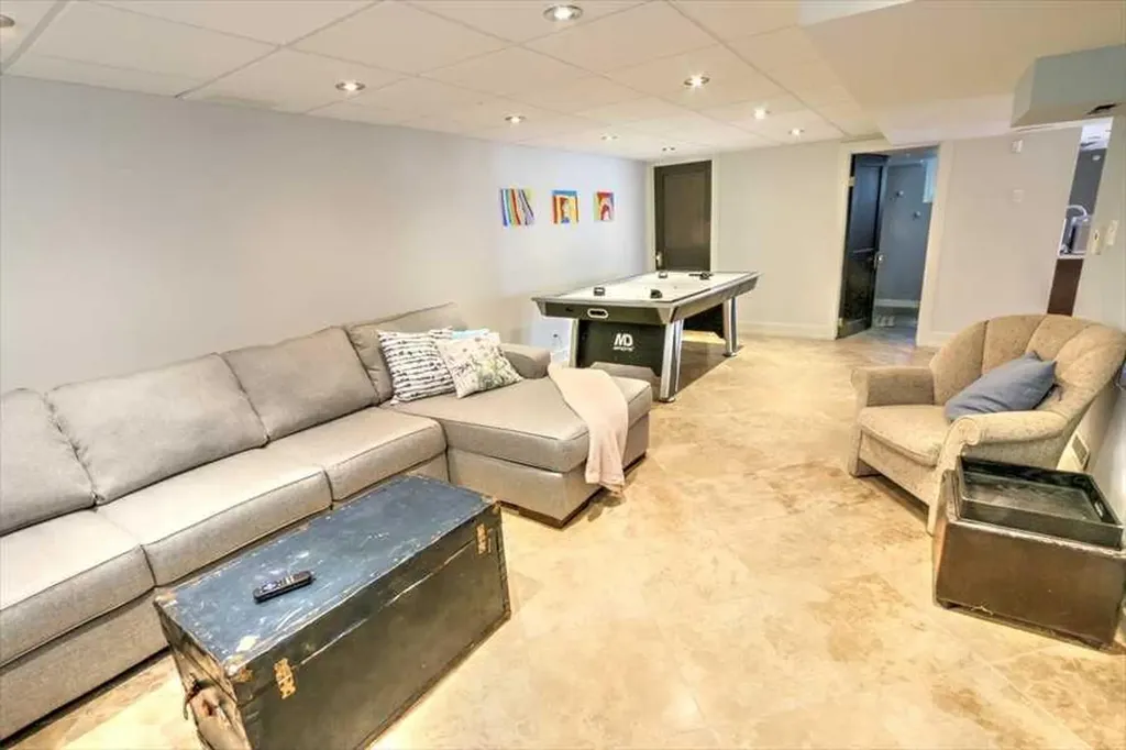 1604 Scotland Street SW Calgary AB T3C 2L5