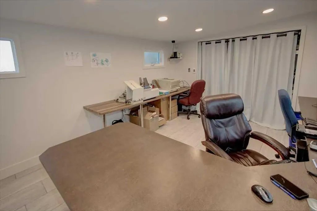 1604 Scotland Street SW Calgary AB T3C 2L5