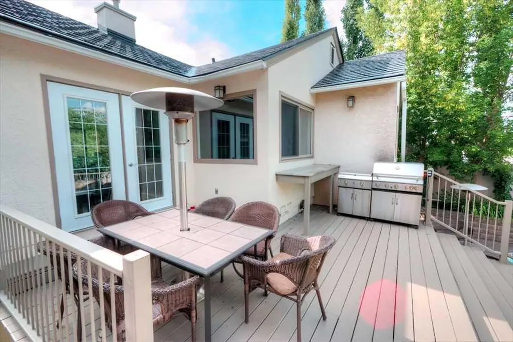 1604 Scotland Street SW Calgary AB T3C 2L5