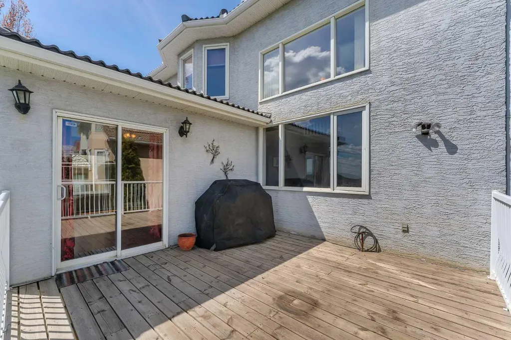 271 Arbour Lake Way NW Calgary AB T3G 3Z7
