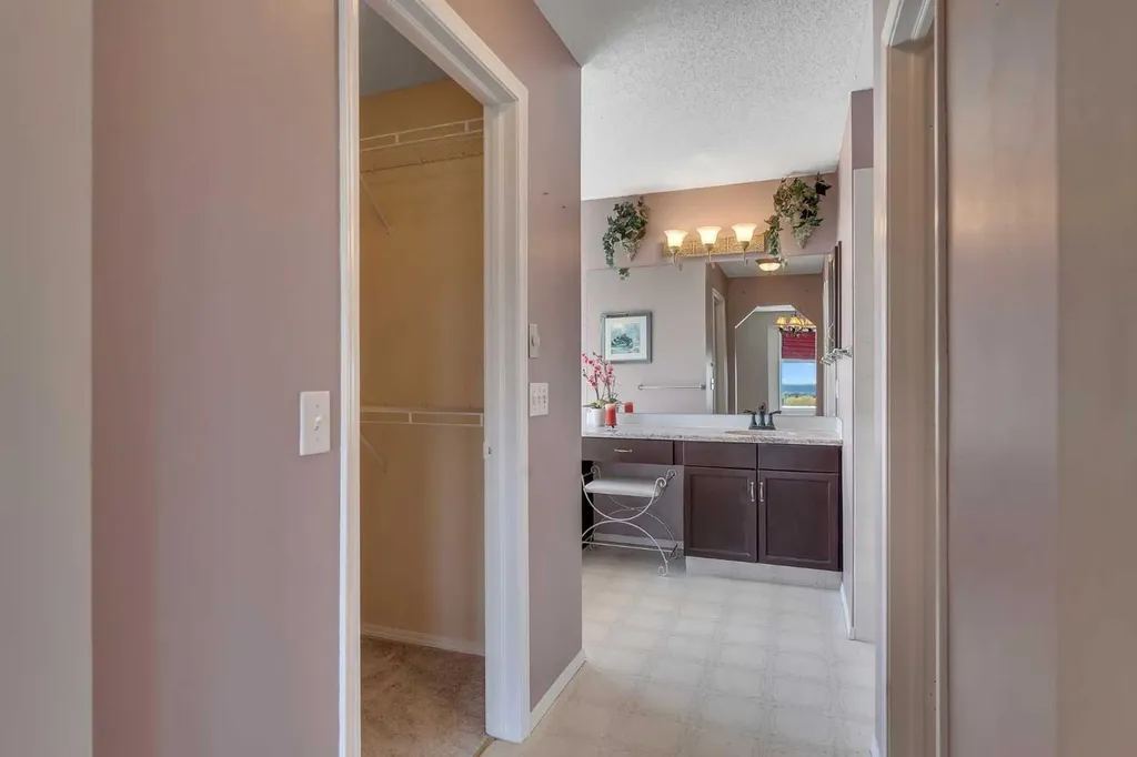 271 Arbour Lake Way NW Calgary AB T3G 3Z7