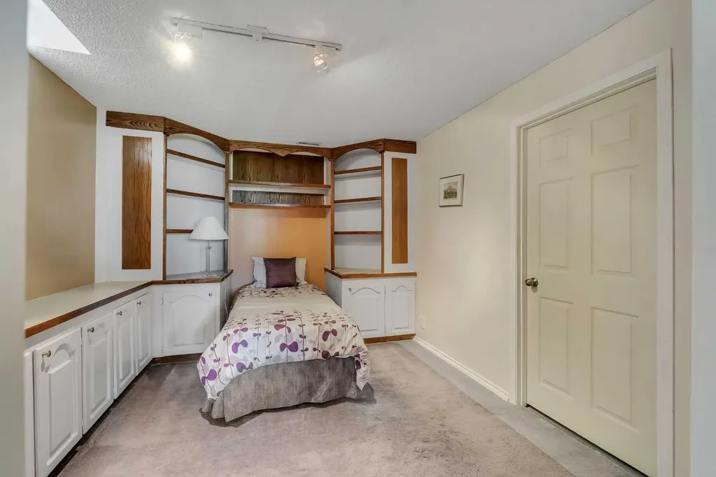 271 Arbour Lake Way NW Calgary AB T3G 3Z7