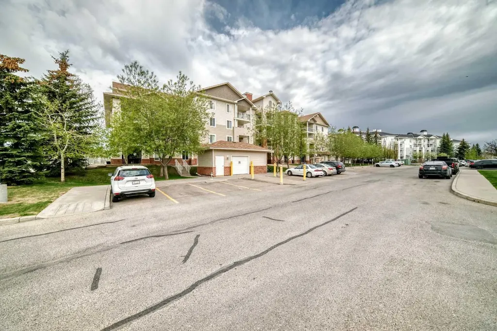 16 Country Village Bay NE Calgary AB t3k 5y9