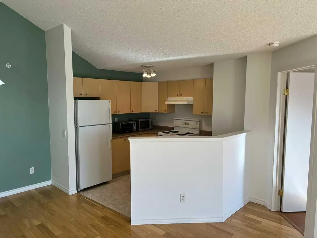 16 Country Village Bay NE Calgary AB t3k 5y9