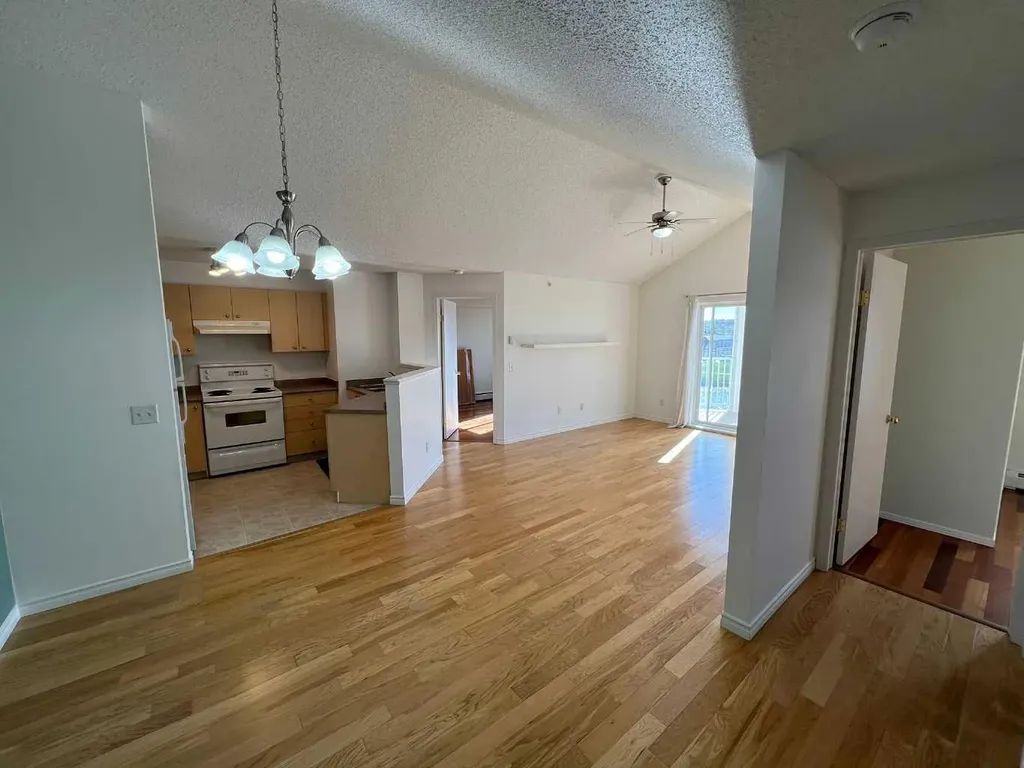 16 Country Village Bay NE Calgary AB t3k 5y9