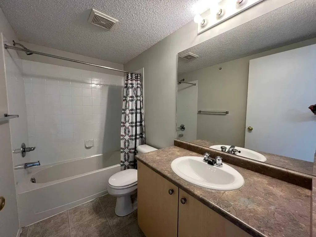 16 Country Village Bay NE Calgary AB t3k 5y9