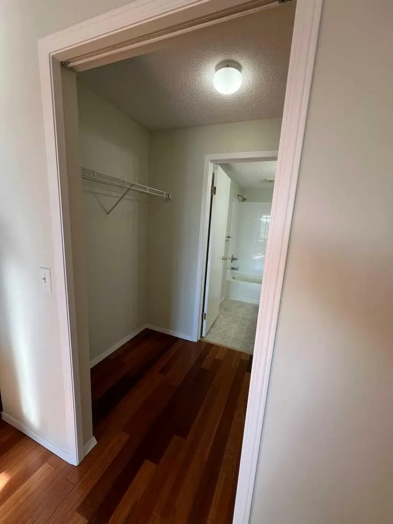 16 Country Village Bay NE Calgary AB t3k 5y9