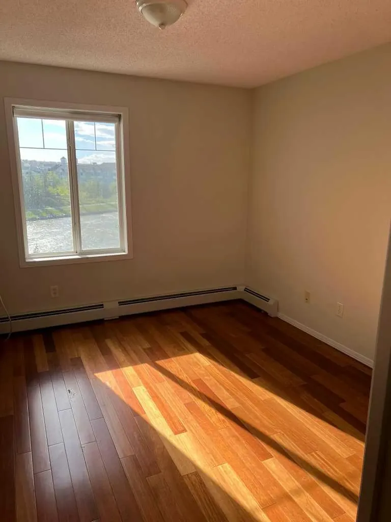 16 Country Village Bay NE Calgary AB t3k 5y9