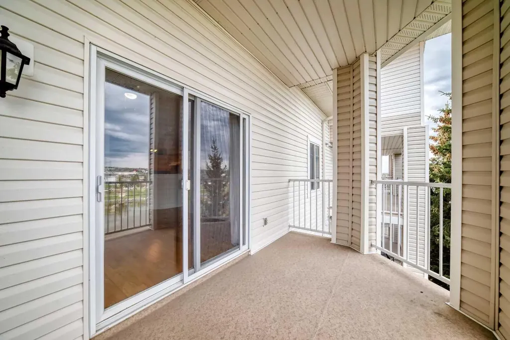16 Country Village Bay NE Calgary AB t3k 5y9