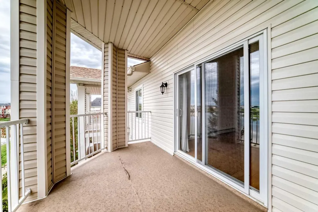 16 Country Village Bay NE Calgary AB t3k 5y9
