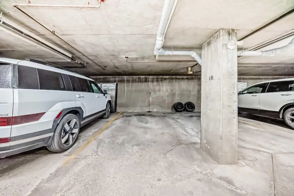 16 Country Village Bay NE Calgary AB t3k 5y9