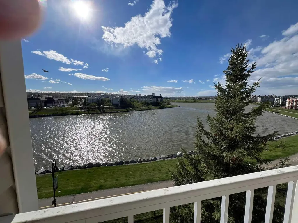 16 Country Village Bay NE Calgary AB t3k 5y9