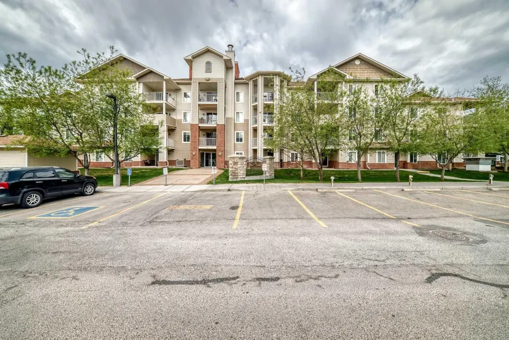 16 Country Village Bay NE Calgary AB t3k 5y9