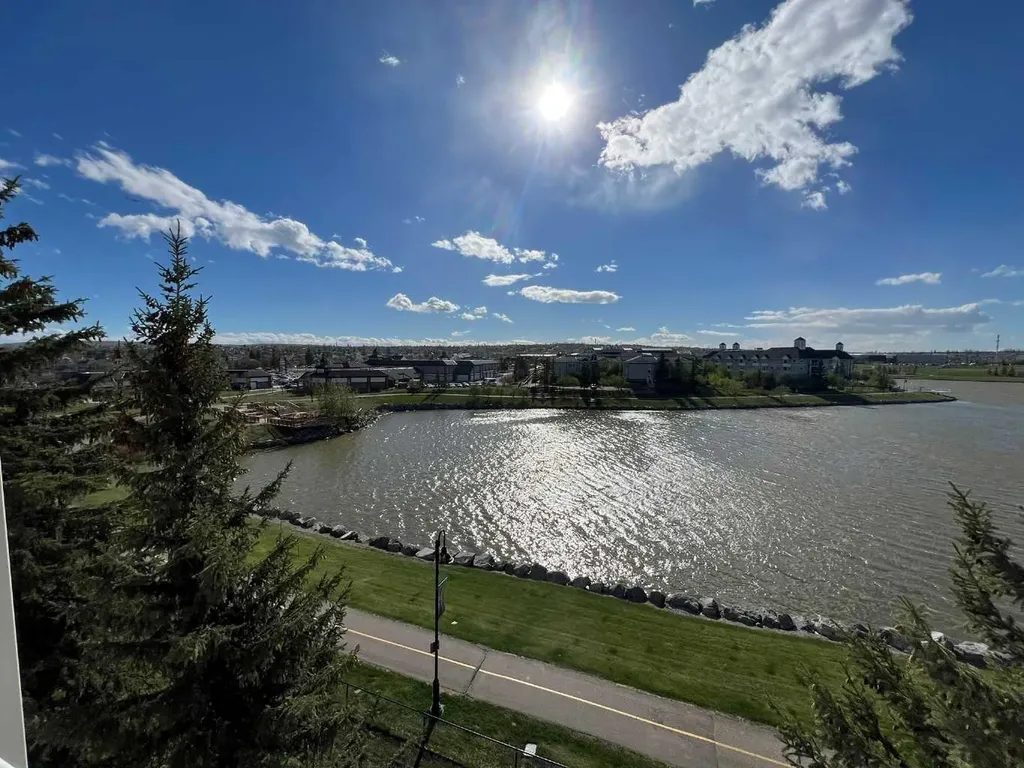 16 Country Village Bay NE Calgary AB t3k 5y9