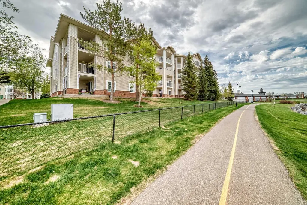 16 Country Village Bay NE Calgary AB t3k 5y9